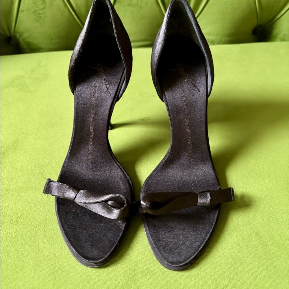 Giuseppe Zanotti- Elegant Black Women's Heels (Size 5 1/2).